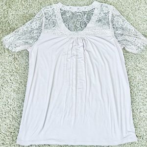 Women’s size L Pinkblush light pink lace tshirt